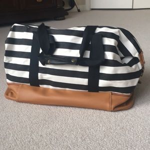 BRAND NEW DSW DUFFEL BAG
